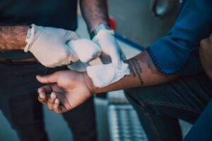 A person getting help from another about a wound.