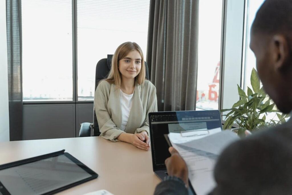employee handing doctor’s note to HR manager