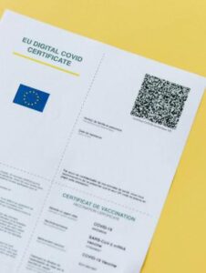 This image shows an official document displaying a QR code for quick verification.